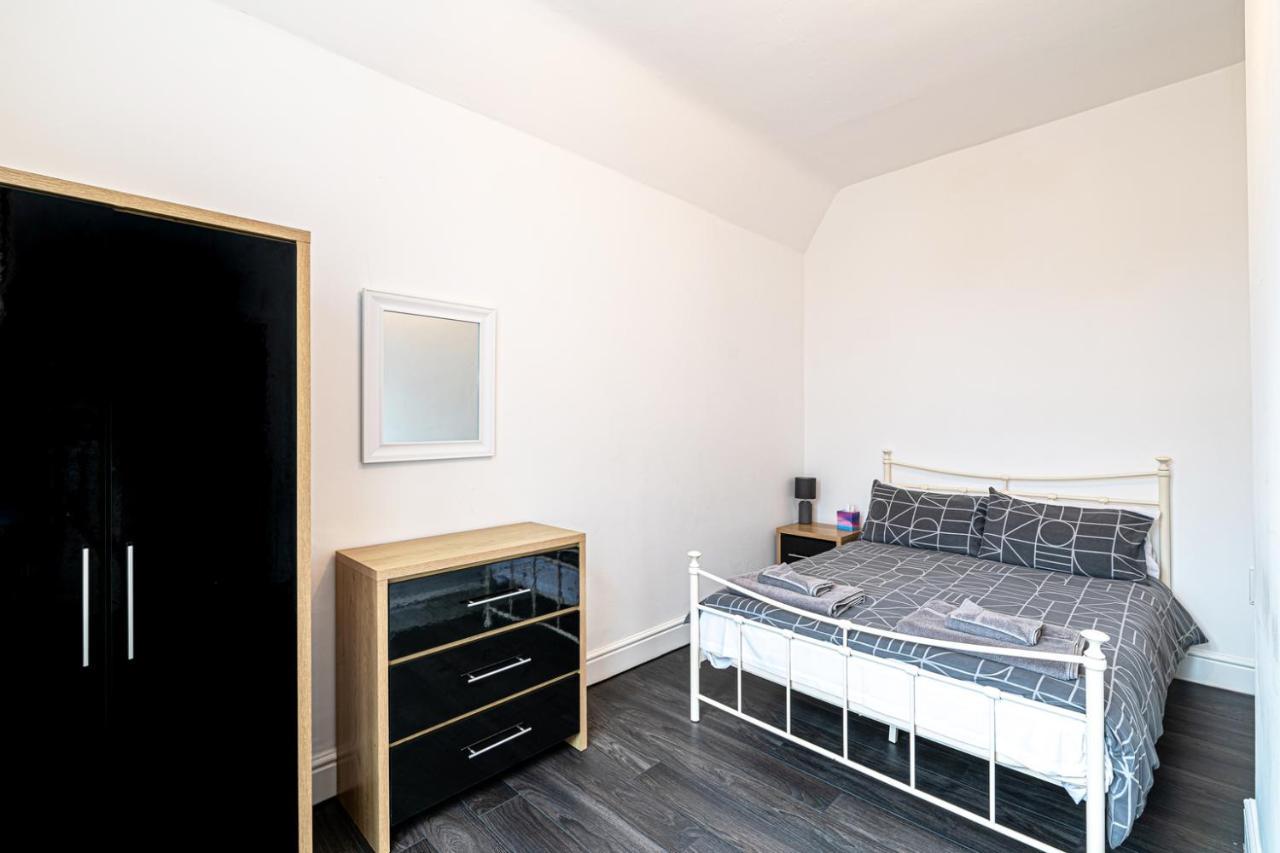 Two Bedroom Holiday Apartment Colwyn Bay Exterior foto