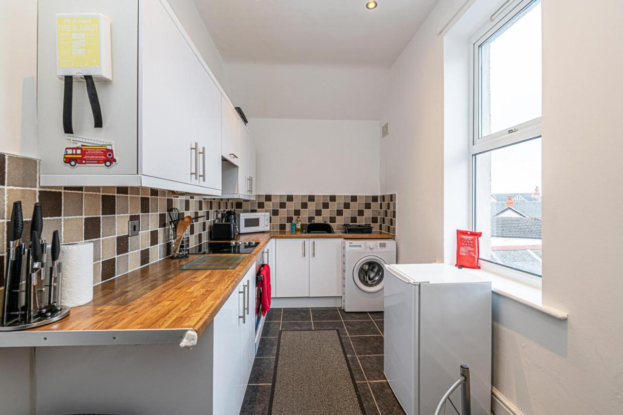 Two Bedroom Holiday Apartment Colwyn Bay Exterior foto